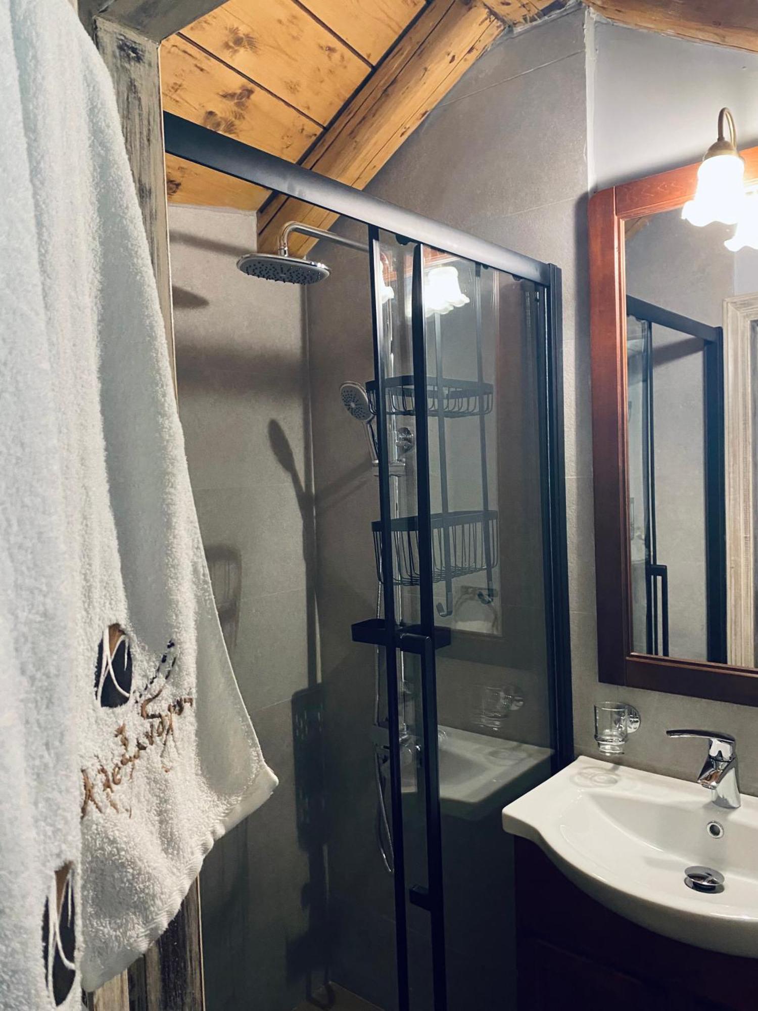 אראחובה Alexandros Guesthouse מראה חיצוני תמונה
