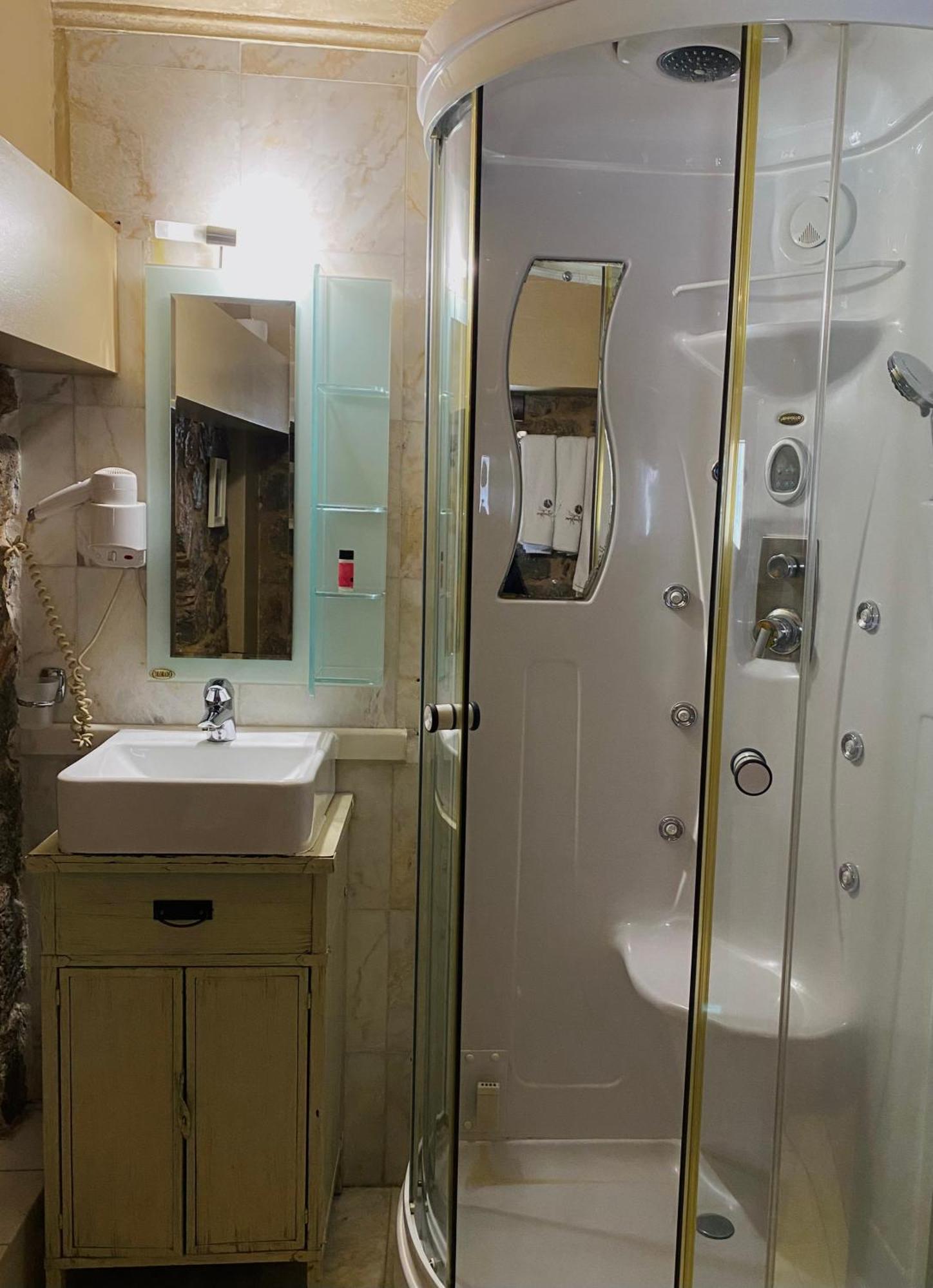 אראחובה Alexandros Guesthouse מראה חיצוני תמונה