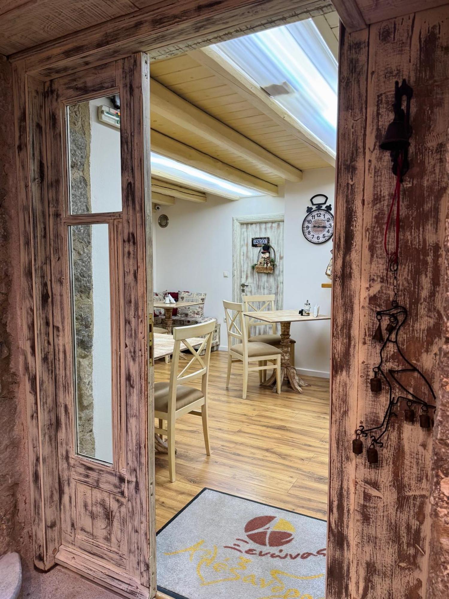אראחובה Alexandros Guesthouse מראה חיצוני תמונה