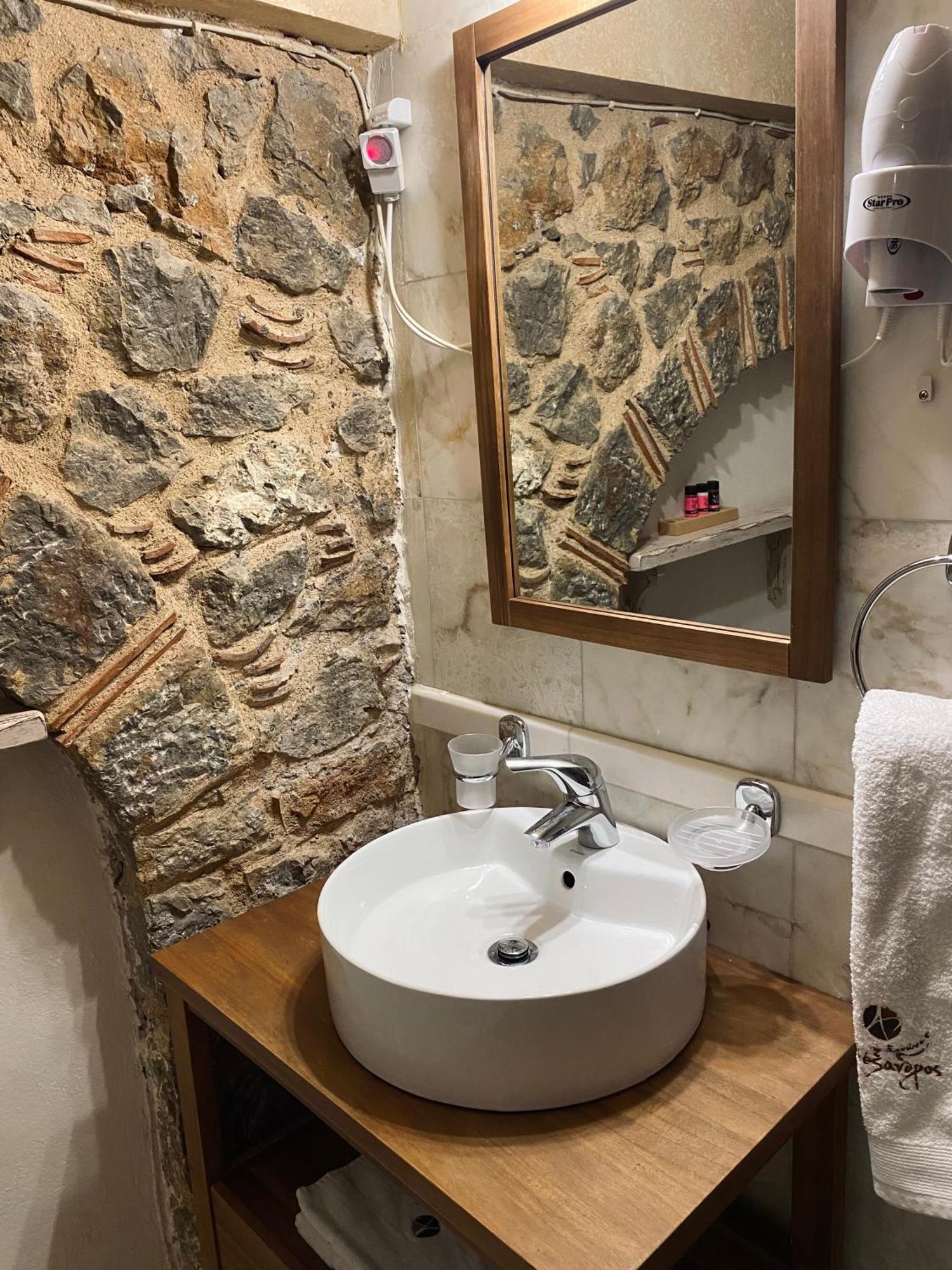 אראחובה Alexandros Guesthouse מראה חיצוני תמונה