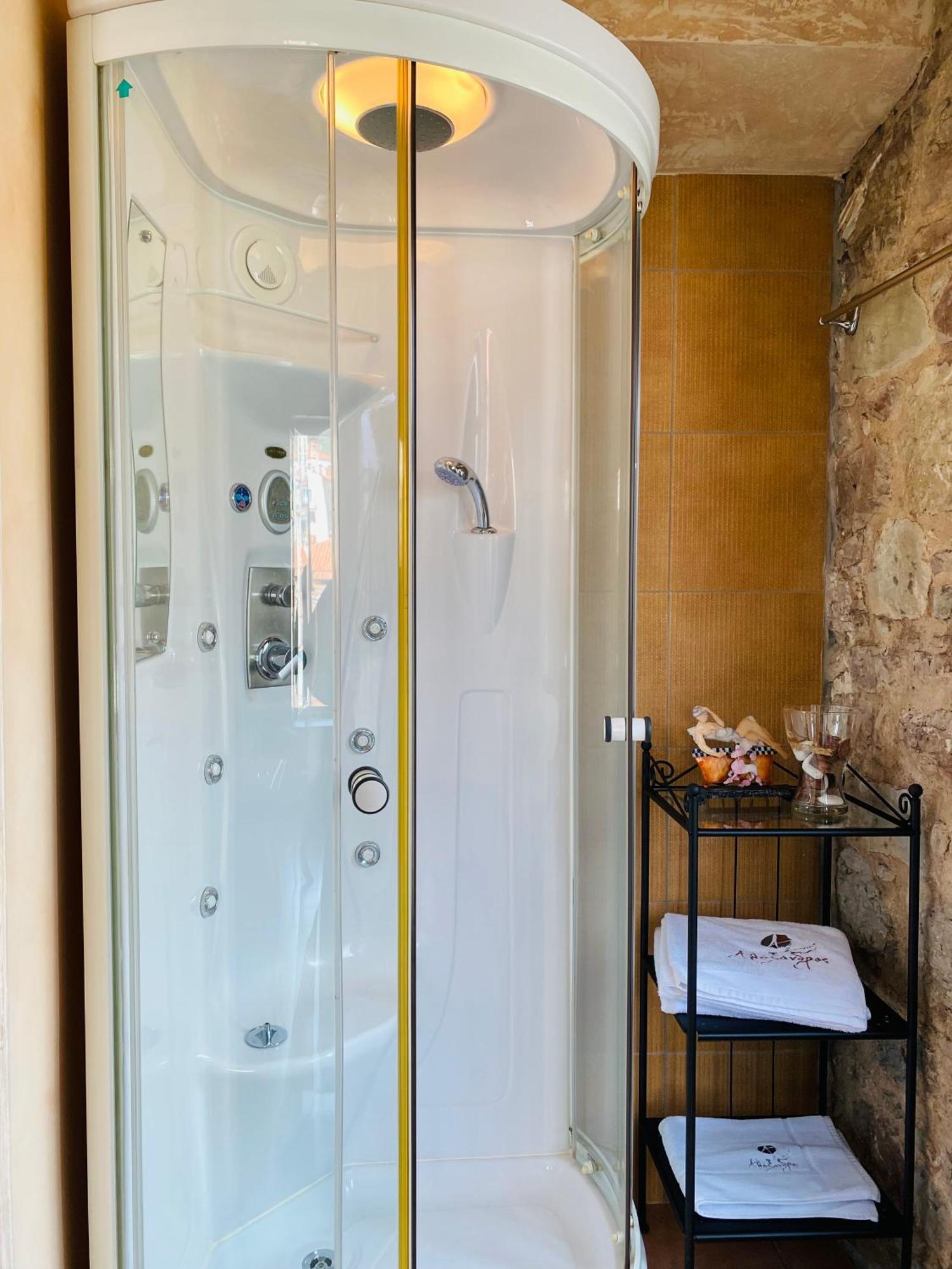 אראחובה Alexandros Guesthouse מראה חיצוני תמונה