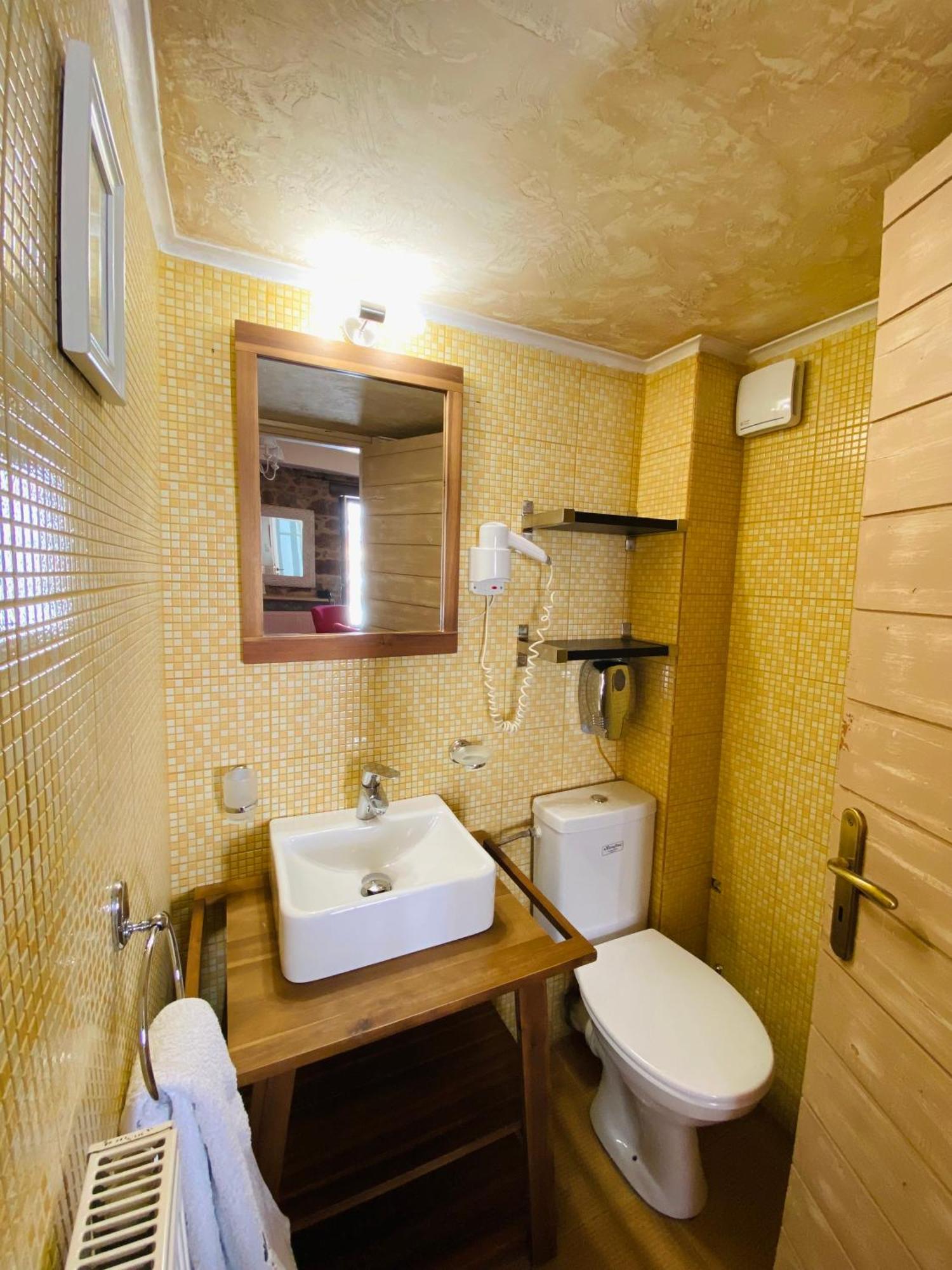 אראחובה Alexandros Guesthouse מראה חיצוני תמונה